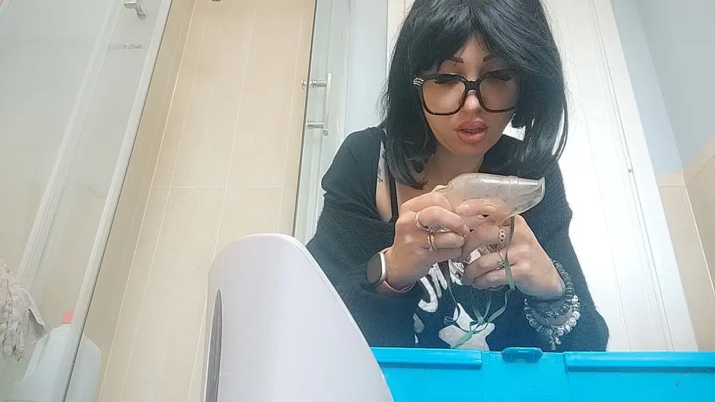 Mature Brunette Milf, Amateur Pissing Video - Close-ups and POV