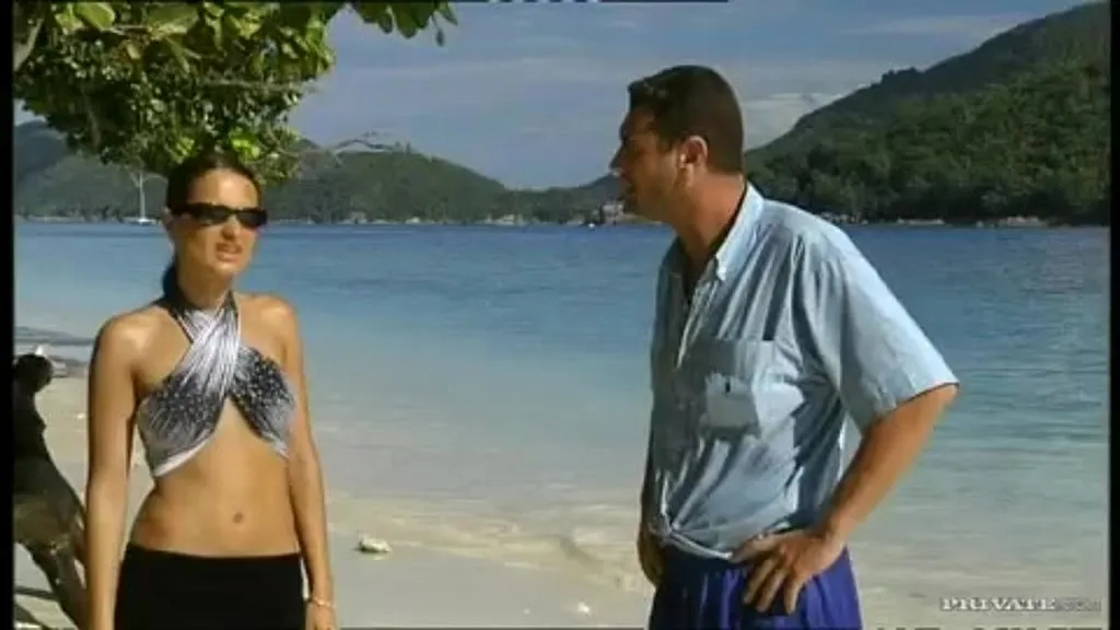 Luisa de Marco's Anal-深入 Abd & Big Cock Blowjob - Beach Romance