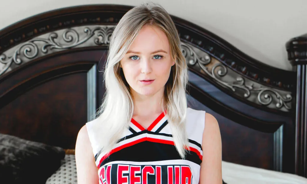Natalia Queen's 4K POV: Cheerleader's Missionary-Cowgirl Adventure
