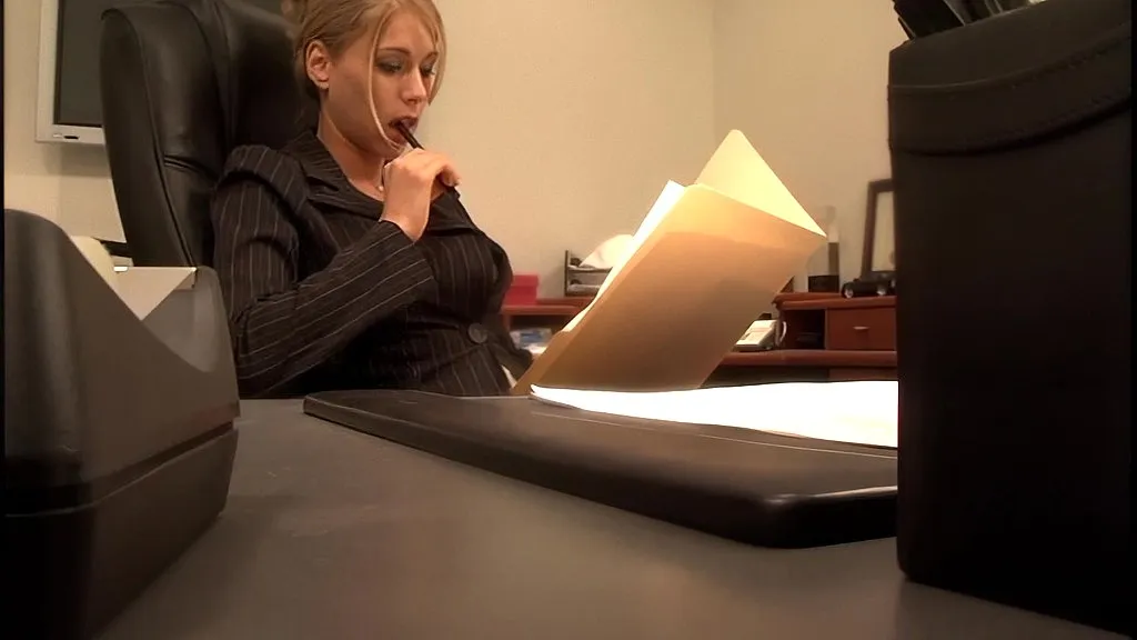 Malorie Marx, Katie Morgan, Tommy Gunn - HD Anal and Oral