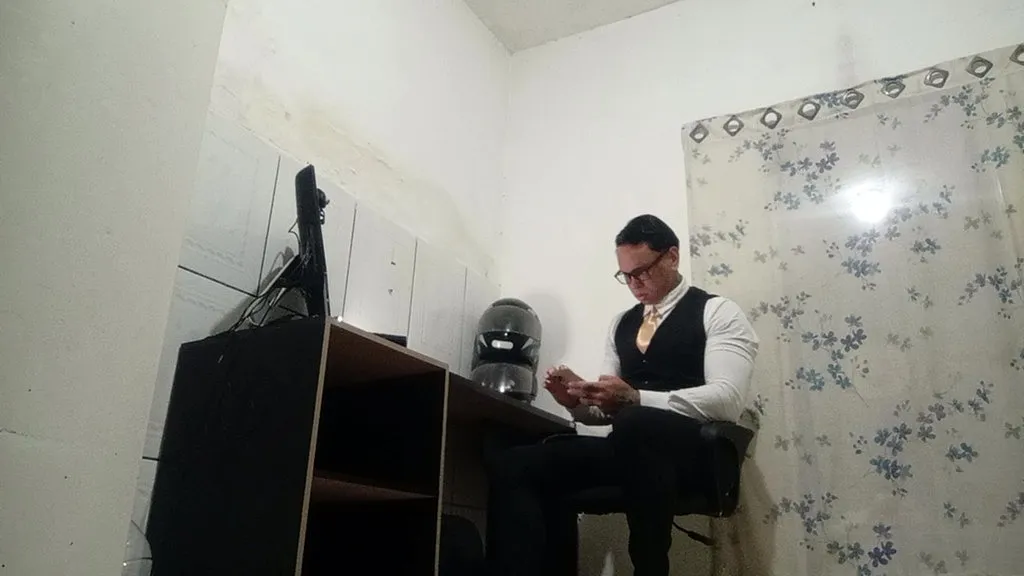 Muscular Guy, Exotic Pornstar, Tattoos: HD Amateur Video with Big Pussy Lips and High Heels