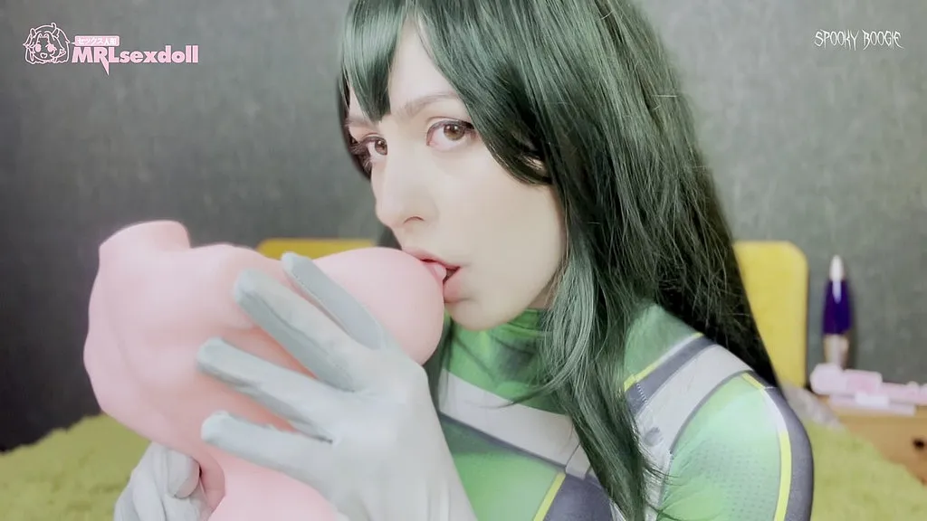 Froppy's Surprise: A Sex Doll Experience with Performer Froppy