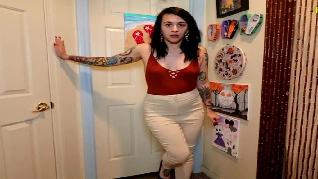 Mia Hope's Intimate Pissing Moment: A Humiliating Solo Experience