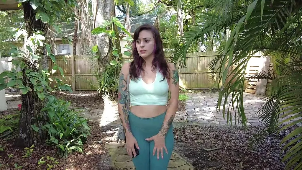 Mia Hope's Desperate Pee: HD Behind-the-Scenes