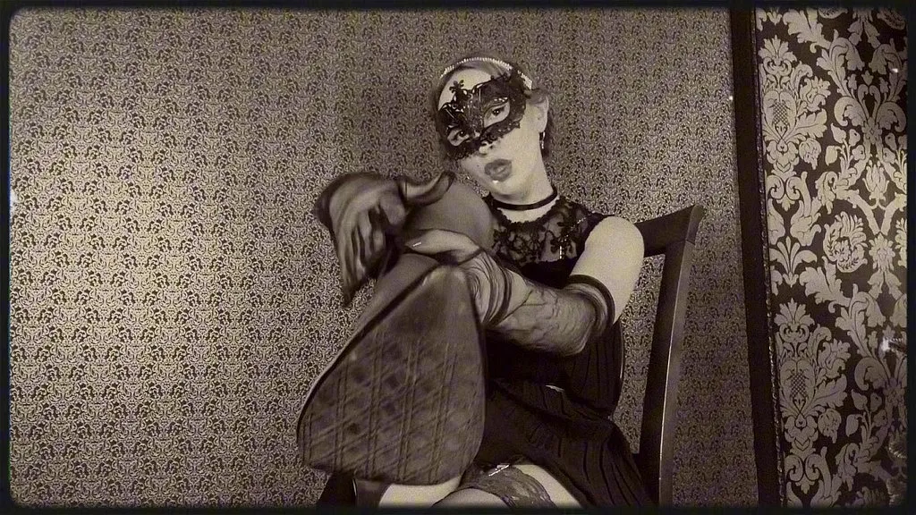 Fisting Video: Close-Up of Intelligent 1920s Lady's Naughty Fetishes