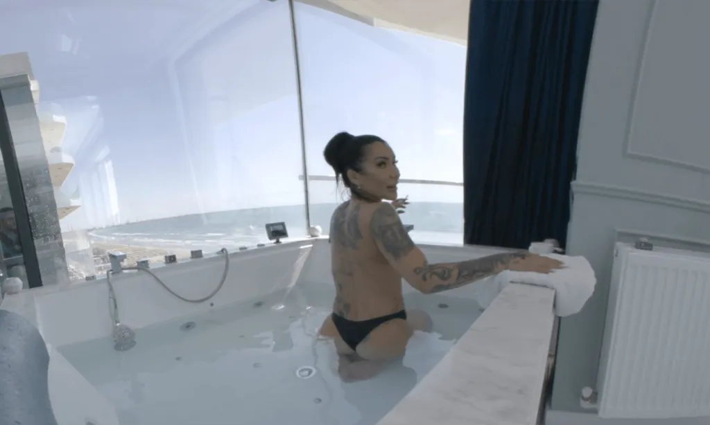 Mistress Kennya's Bath Time: A 180° VR MILF Experience