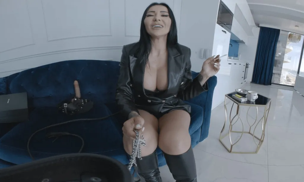 Mistress Kennya's Sunlit Tease: A MILF BDSM Experience in 180° VR