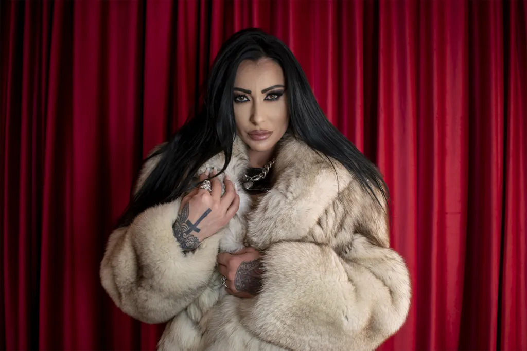 Mistress Kennya's Fetish Solo Performance in HD with Brunette Tattoos and Piercings