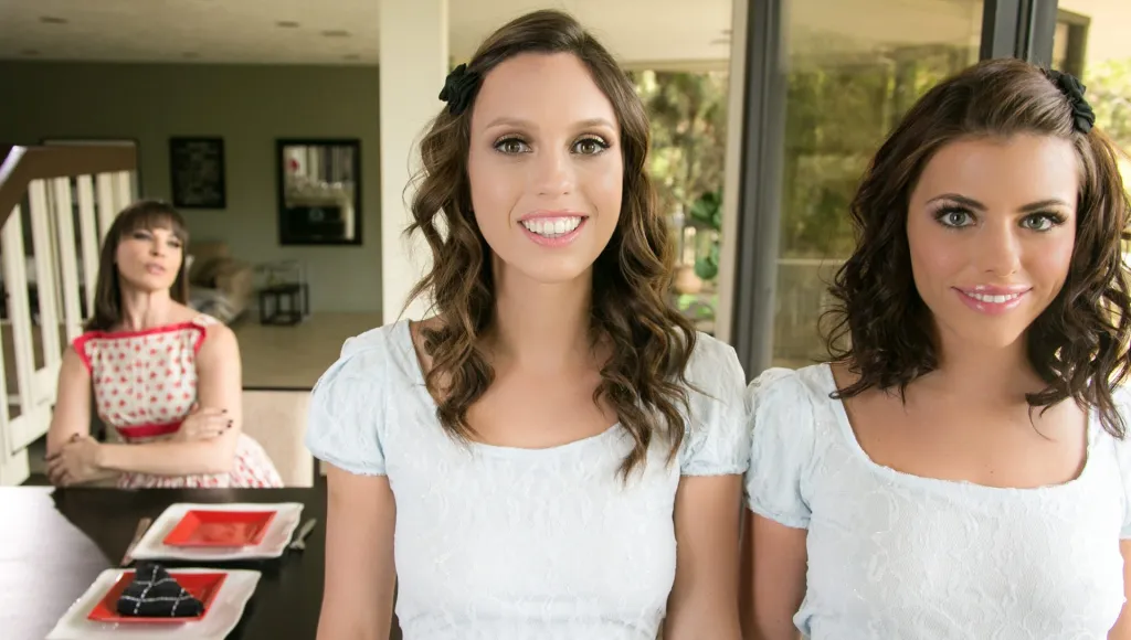 Adriana Chechik & Jade Nile: Stepsisters' Secret Lesbian Encounter