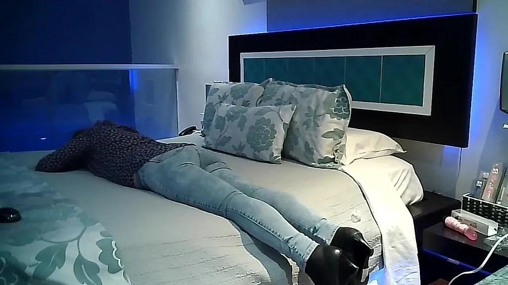 Mature Latin MILF Betrays Husband in Taboo Lingerie - HD Cum on Ass Video