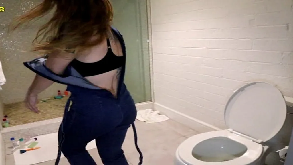 Misty Rein's Desperate Peeing Session - New Solo Video