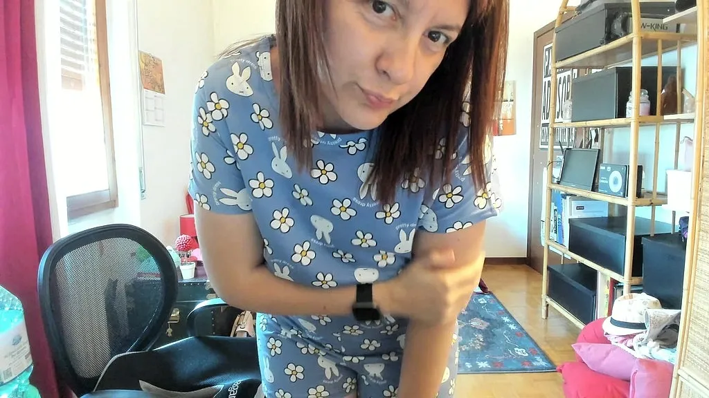 Nicoletta Embassi's Raw Ass Worship Session: Farts, Shaking & Gape Farts (MILF, HD)