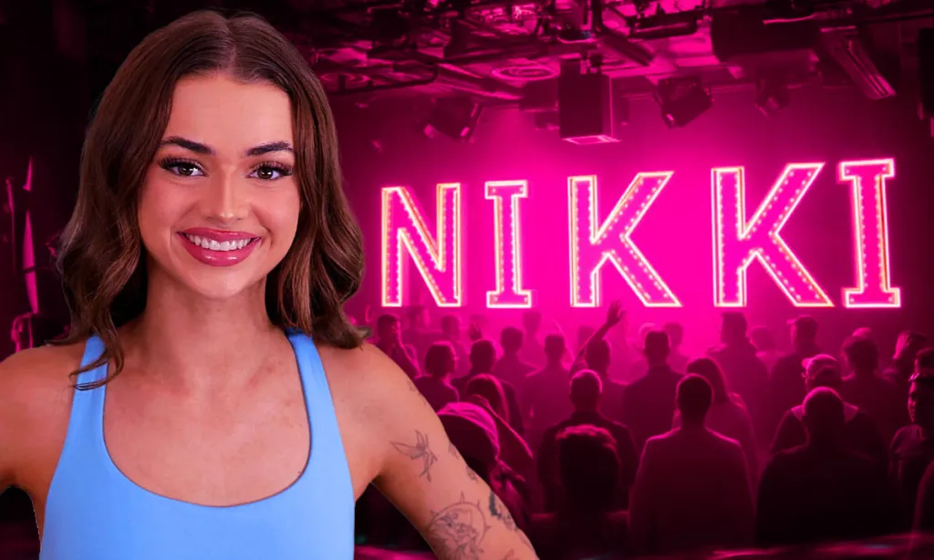 Nikki Nicole's 180° 4K VR Porn Music Video Experience