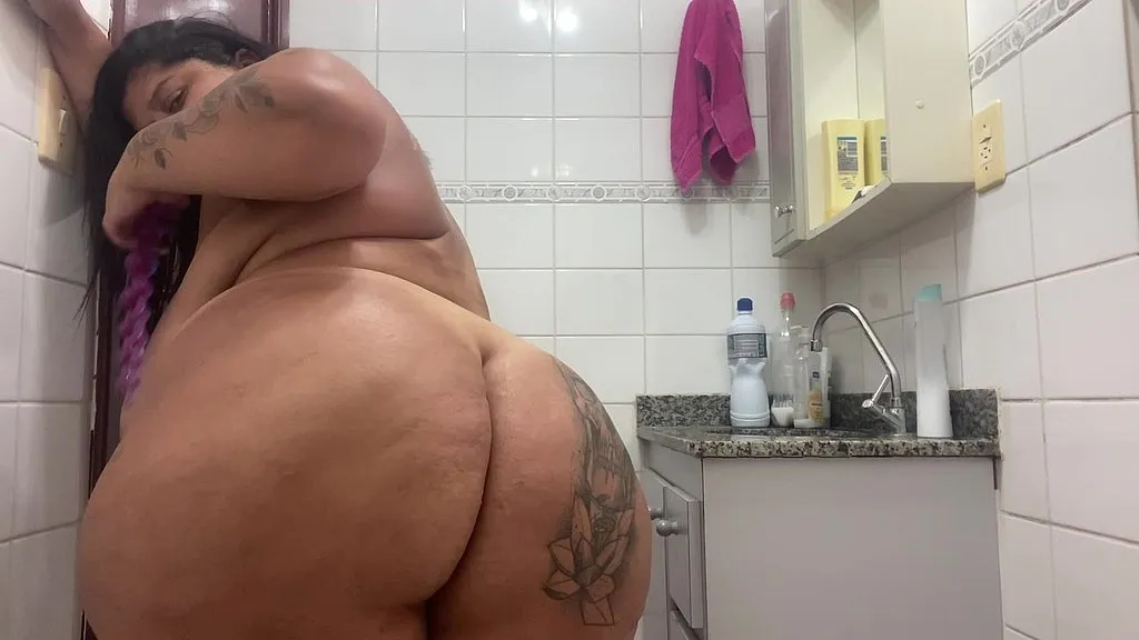 HD Latina Solo: Big Natural Tits in Bathroom