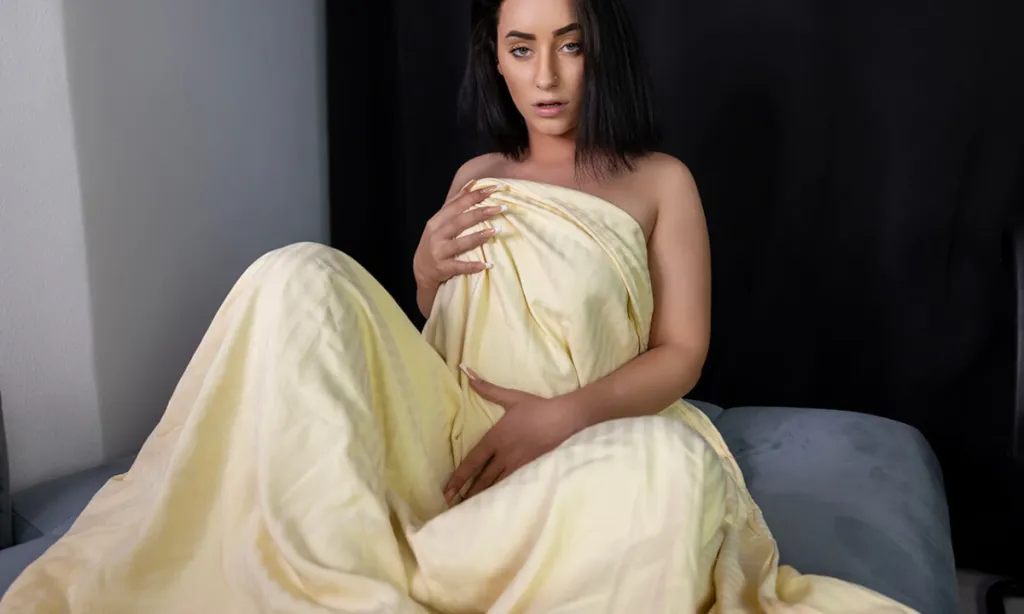 Olivia Hart's Solo Fingering Session in 180° 4K VR