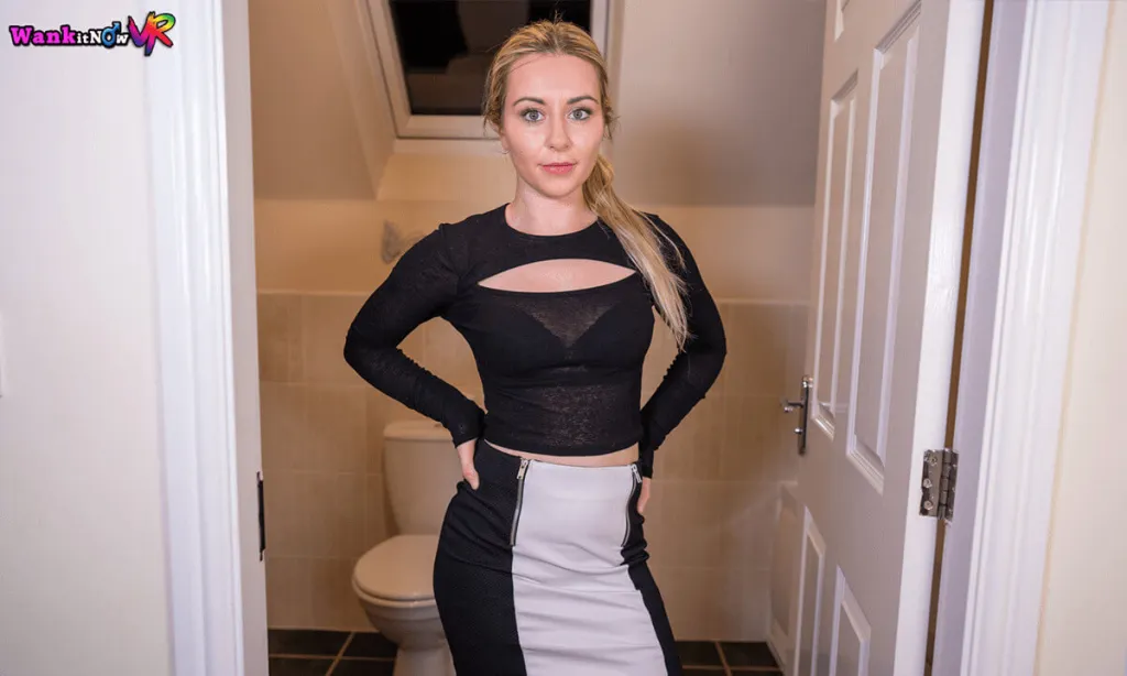 Sophie K's 180° Virtual Bath Experience: Shaved Pussy & Provocative Toys - 4K, 60FPS