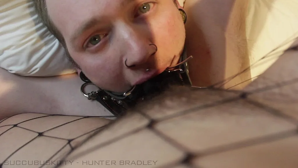Miss Vera Violette & Hunter Bradley: HD Foot Fetish, Pissing, BDSM Scene