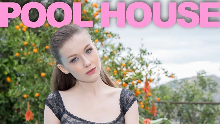 Emily Bloom's Brunette Solo Fingering Session in HD