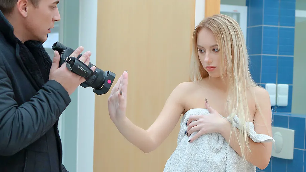 Kira Thorn's Deep Throat Blowjob: Cum in Mouth Performer Showcase