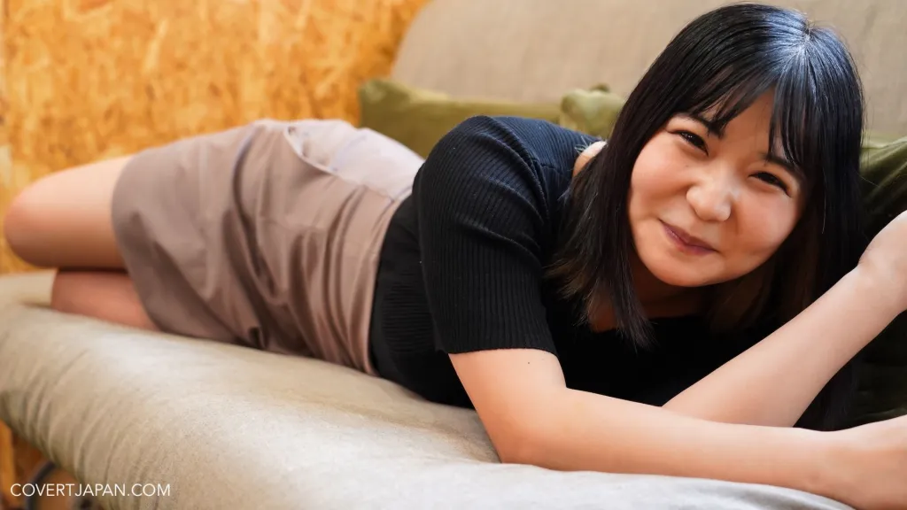 Yukari, CJ: first-time Japanese cam girl performs intimate VR show