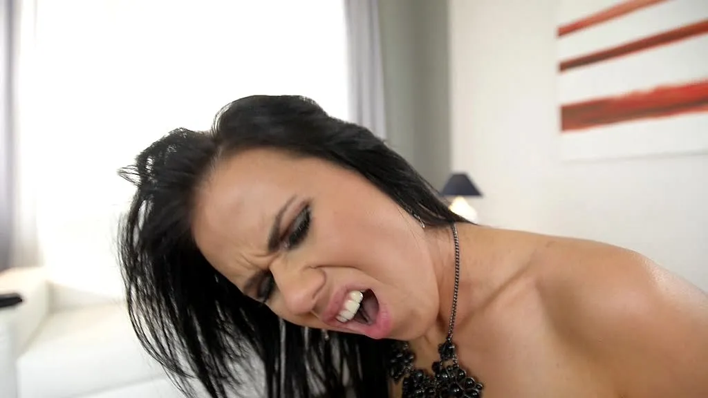 Denise's Solo HD Video: Natural Tits, Tattoo, and Sybian Ride