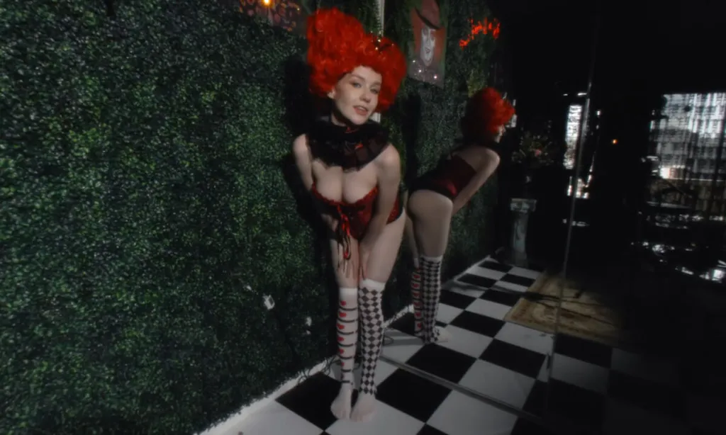 Emily Bloom's Queen of Hearts Cosplay in 180° 4K VR