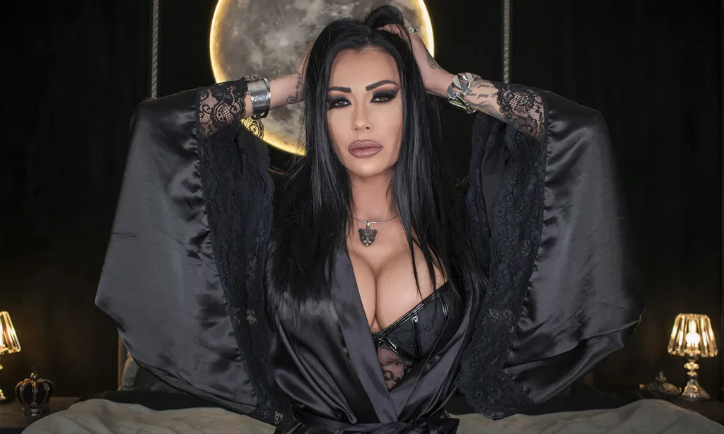 Mistress Kennya's MILF Tattoo Showcase in 180° VR (60 FPS)
