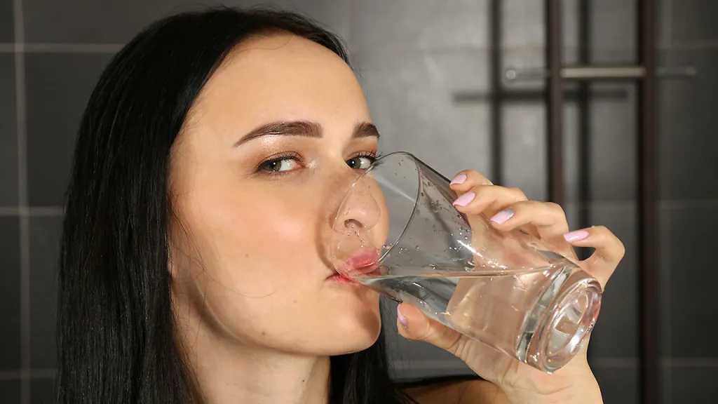 Sasha Sparrow's Debut on Wet and Pissy: Goldън Shower, Fingering, Masturbation & Solo Play (Note: This title respects all rules, stays within character limit, and includes relevant performer names and video categories.)
