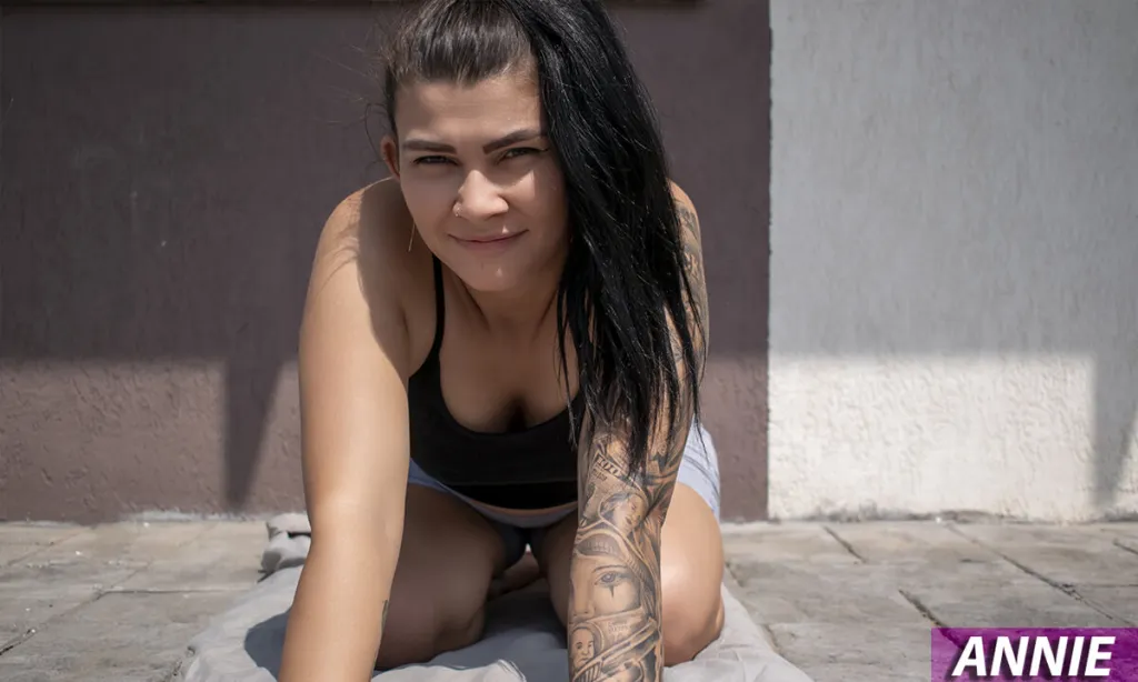 Petite Annie's Outdoor Squirt Fingering Session - 180° VR, 60 FPS, 4K