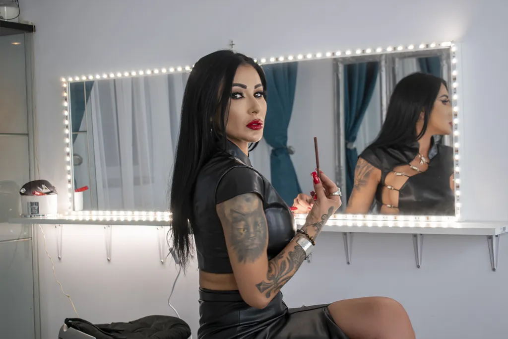 Mistress Kennya's Fetish Solo with High Heels and Tattoos - VR POV