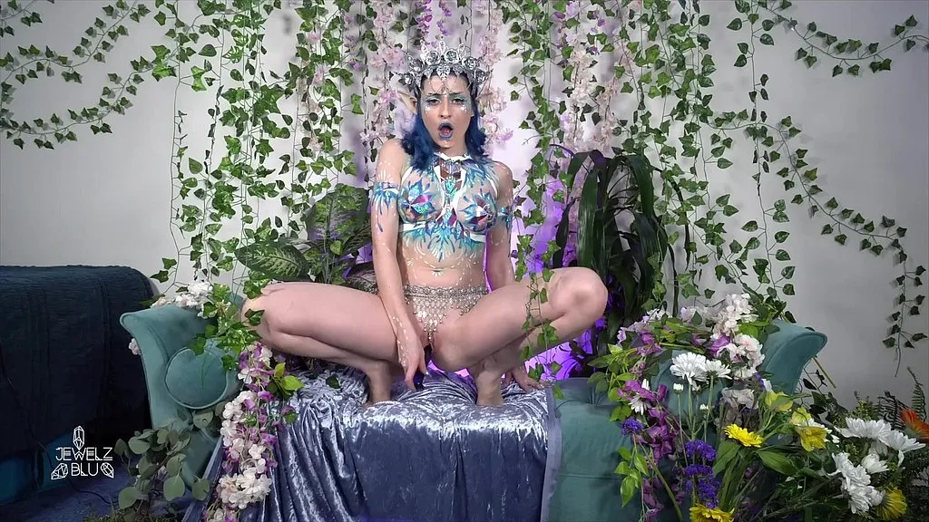 Jewelz's Cosplay Anal Play with Big Dildo - HD
