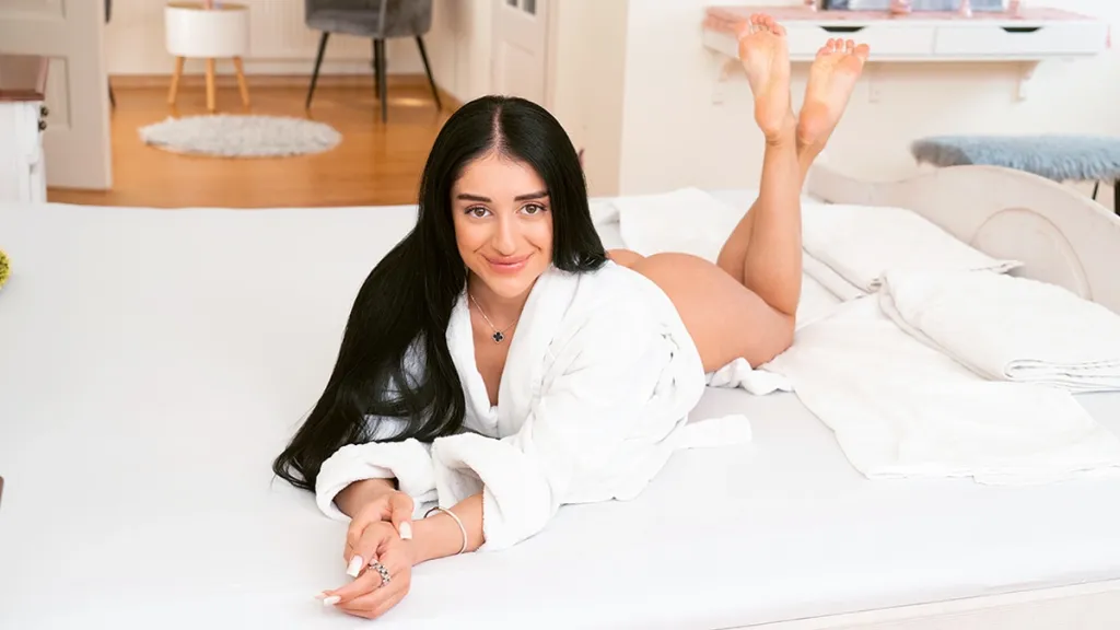 Ara Mix's Solo Spa Fingering Session in VR