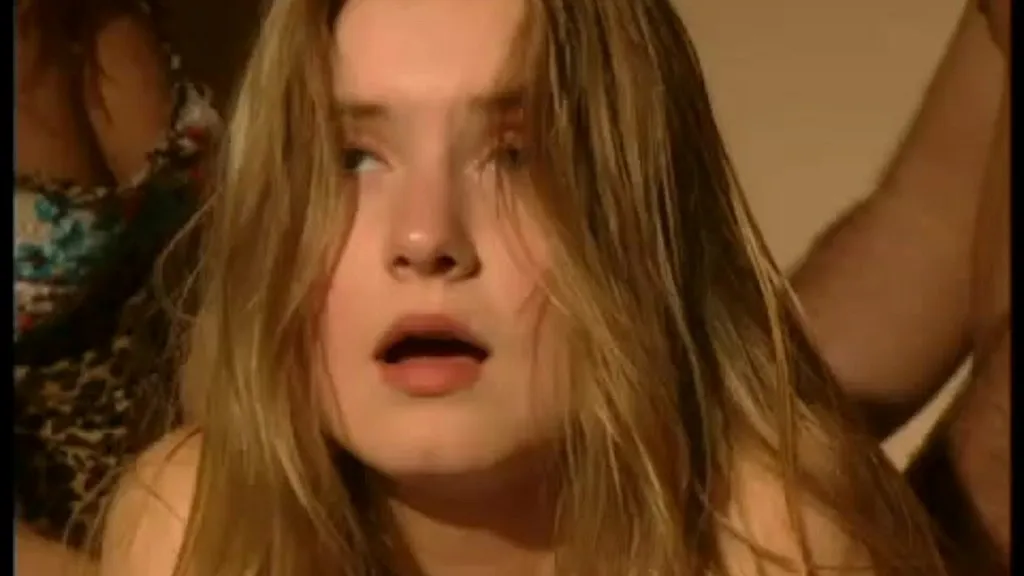 Sophie Evans and Sugar Babe: Brunette Babes in Anal Blowbang