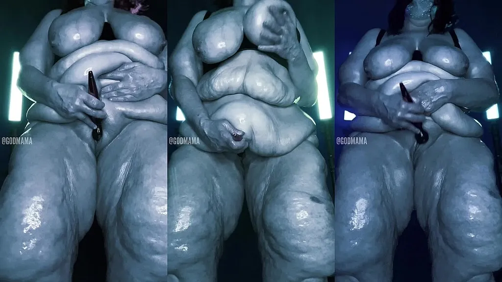 Godmama's HD MILF Squirt Show