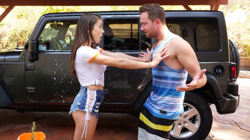 Ashly Anderson's Surprising Encounter with Her Stepbrother in HD - Step Family Porn