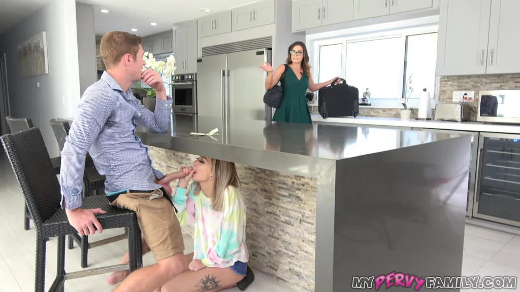 Chloe Temple & Oliver Flynn - Stepsister's POV Deepthroat & Creampie