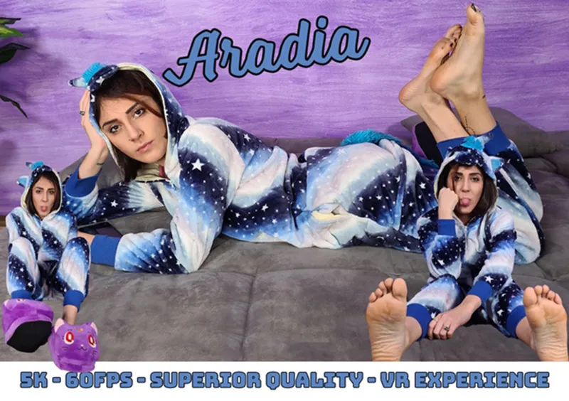 Brunette Solo: Aradia's Fingering Fetish Session - HD 180° VR