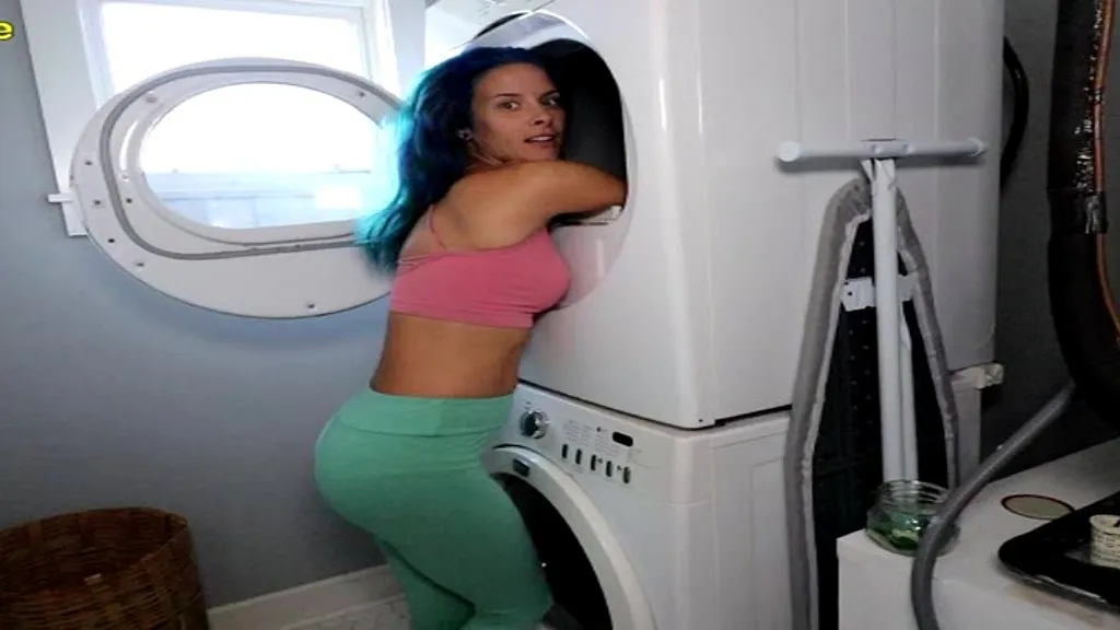 Sunshine Tampa's Desperate Peeing Session: Behind the Scenes
