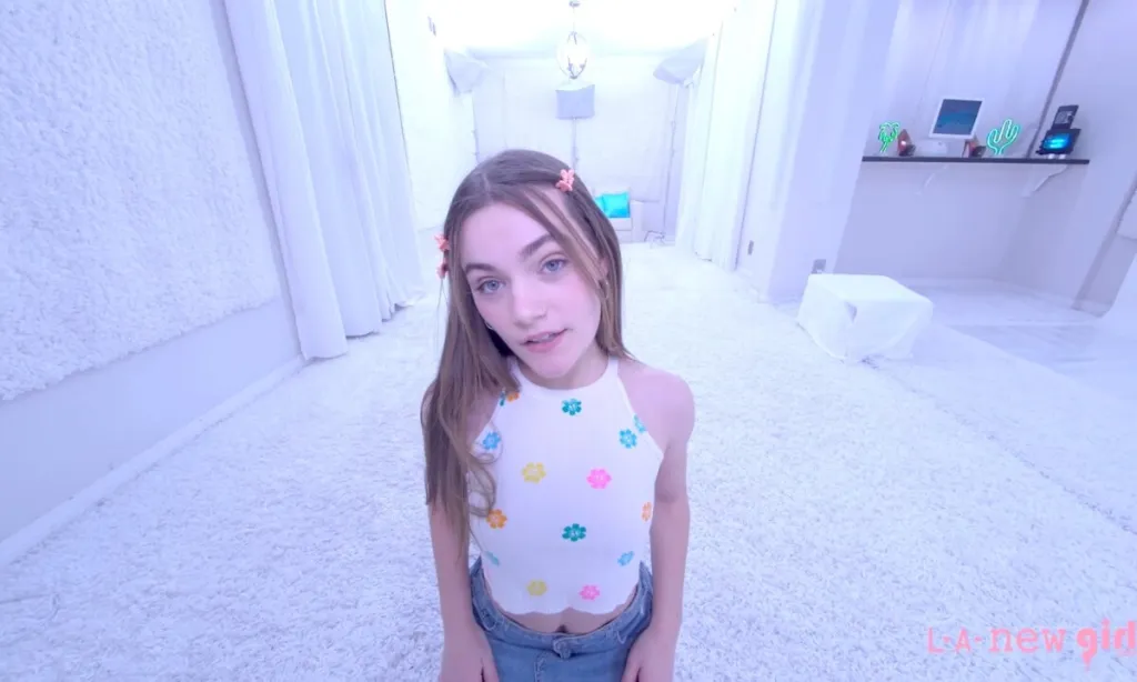 Juniper Ren's Petite Teen Masturbation - Small Tits & Shaved Pussy (4K)
