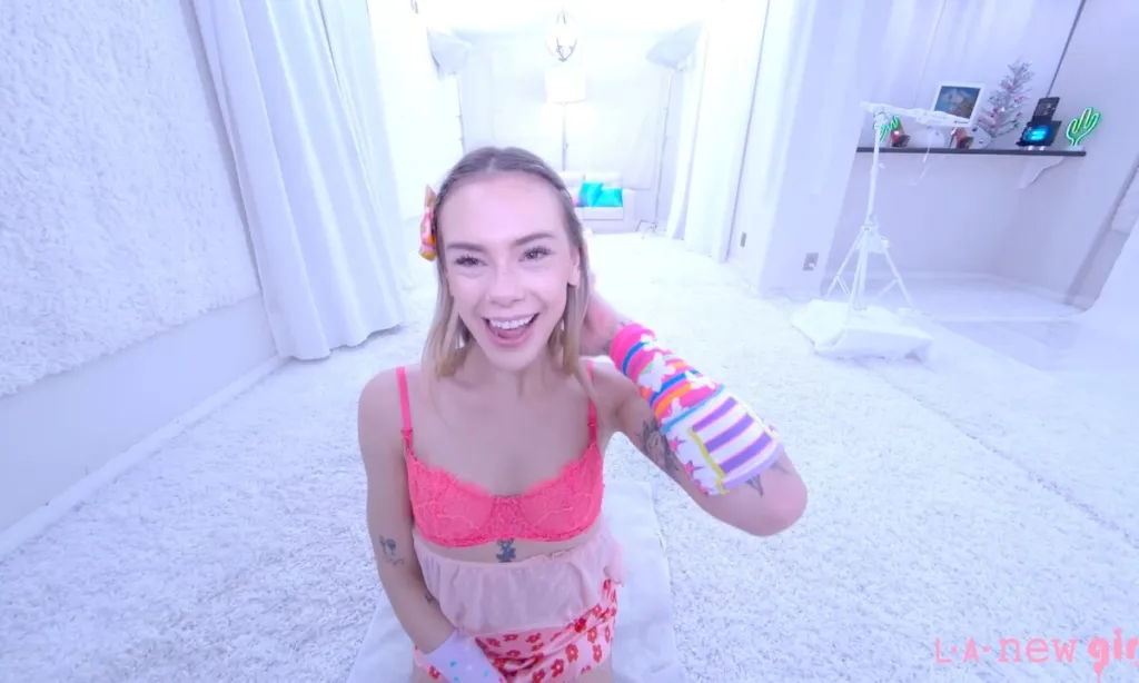 Dylan Moore's Blonde Shaved Pussy 180° VR 4K Experience