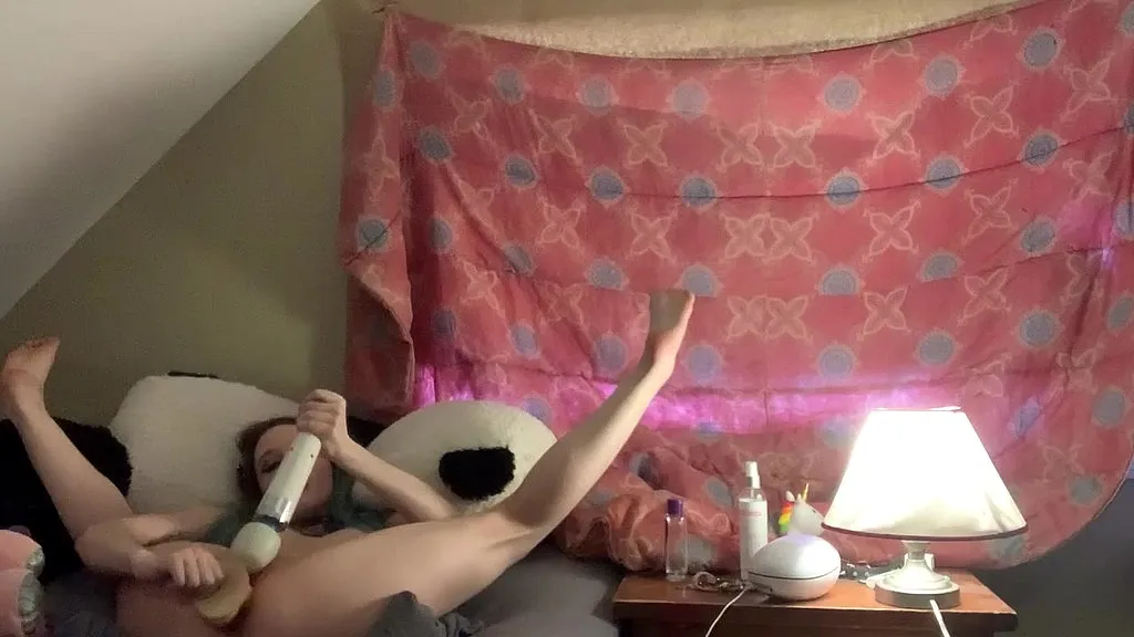 EmoDream1998 and Davecdn's Anal Teen Dildo Adventure (HD)