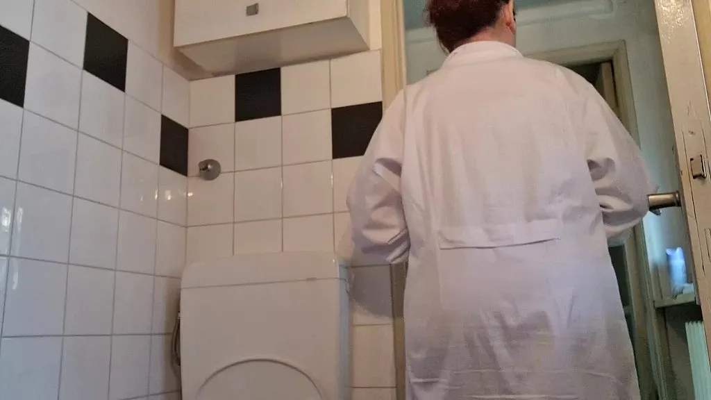 MILF Performers: Gostosa, Culona & Solo - Hardcore Pissing Video