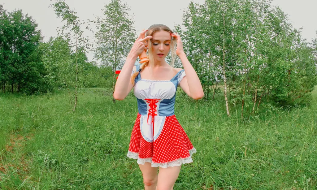 Samantha Rouge's Outdoor 180° 4K Tattoo Shot