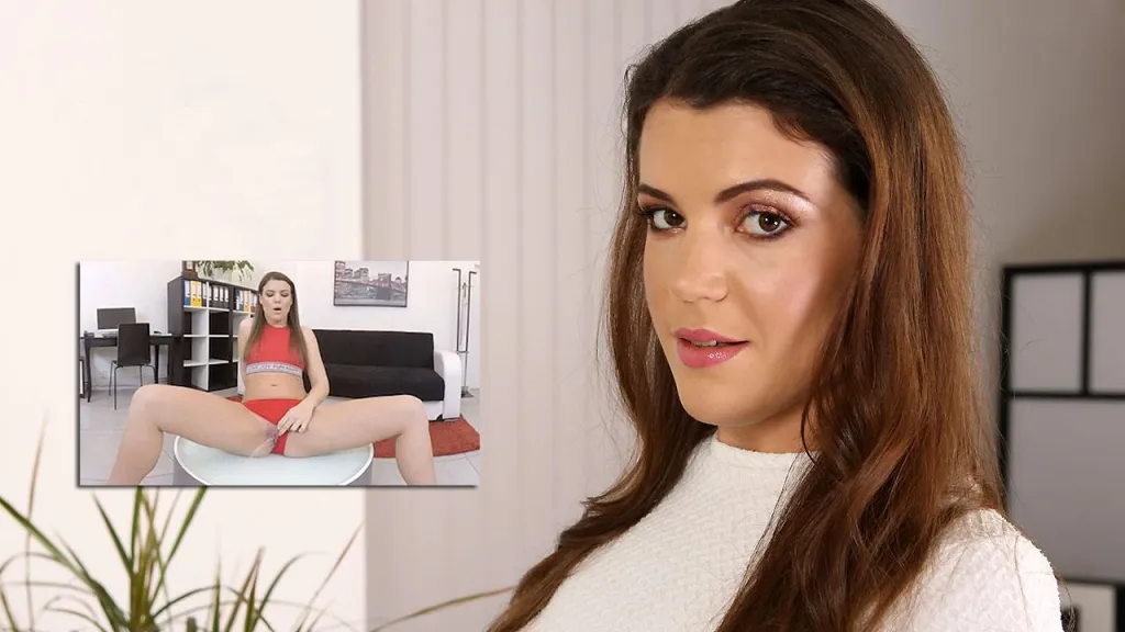 Vany Ully's Virtual Reality Peeing & Masturbation Session