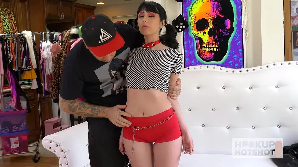 Bryan Gozzling & Daphne Dare - Bareback Doggy Style & Facial