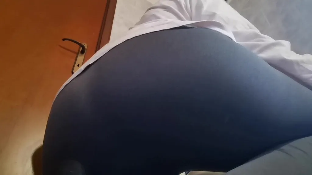 Curvy Gostosa and Amateur Performer's Big Ass Farts - HD Video