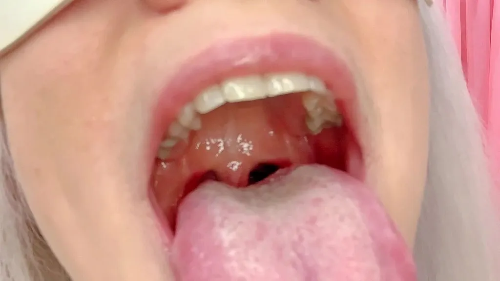 Blonde Babe's Raspberry Feast: A Deep Throat Sensory Experience with [Performer 1], [Performer 2], and [Performer 3]