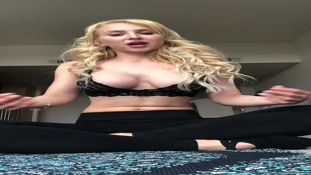 Alix Lynx's Workout Routine - HD