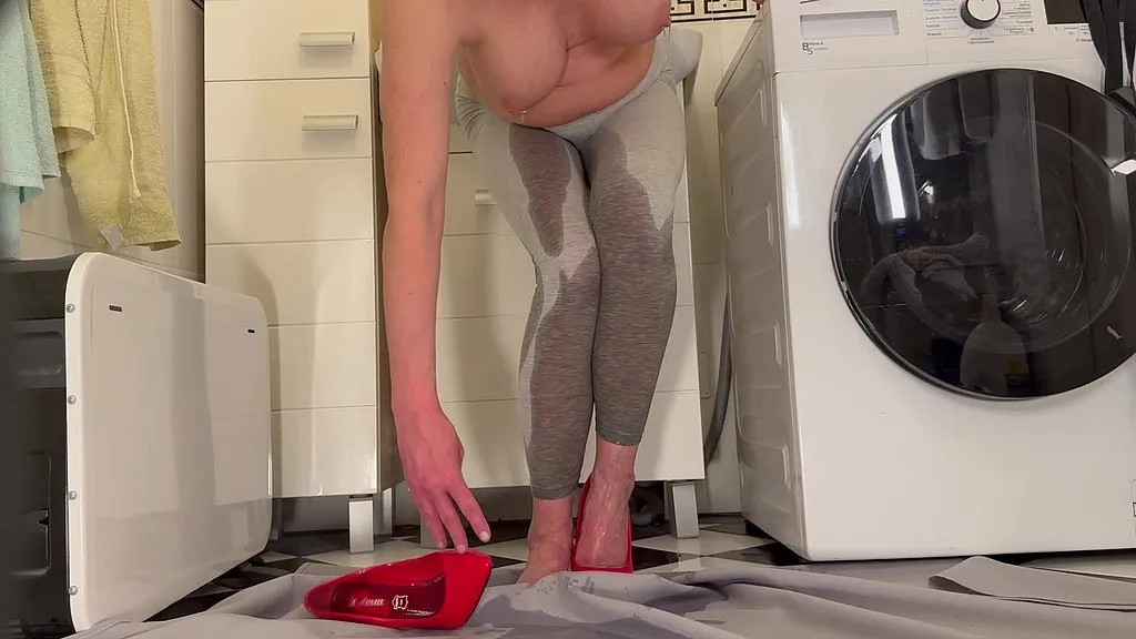 Solo Female Fetish: HD Pissing & High Heels Video (18+)