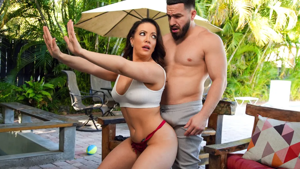 Carmen Valentina & Peter Green: Outdoor Stepfamily MILF Sex